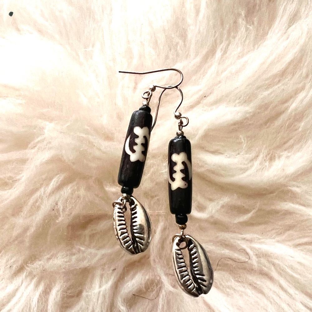 NWOT Ghanaian symbol silver plated earrings
